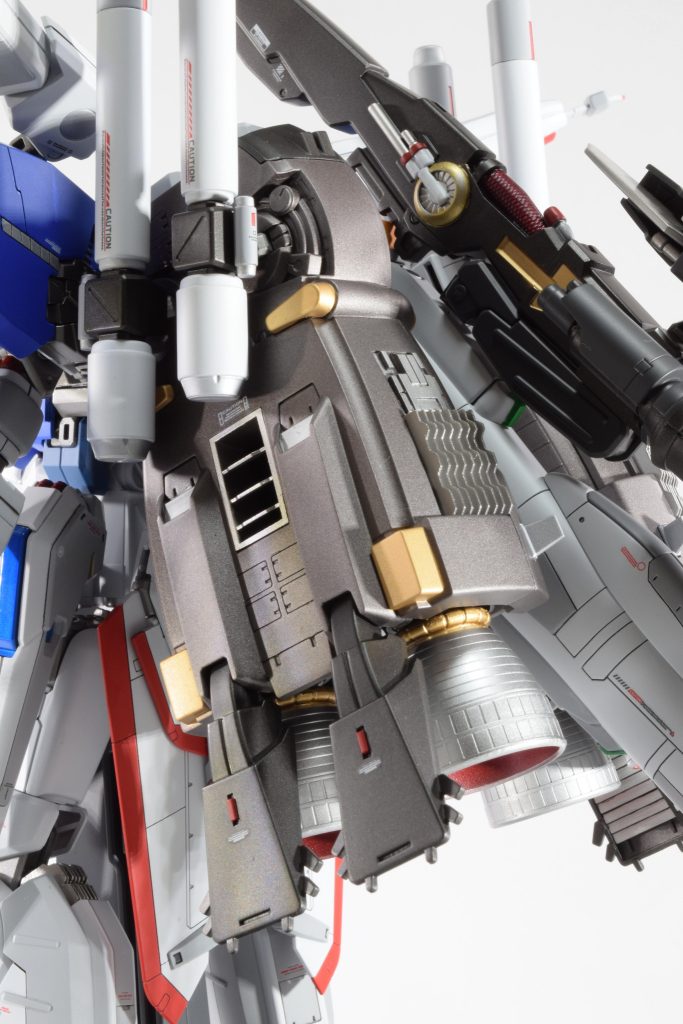 バックパックにダクトとシイタケを追加。高推力のバックパックの排気&冷却効率アップというイメージで