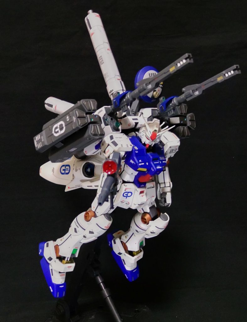 少し動かしてポージング、可動域は、狭いです。