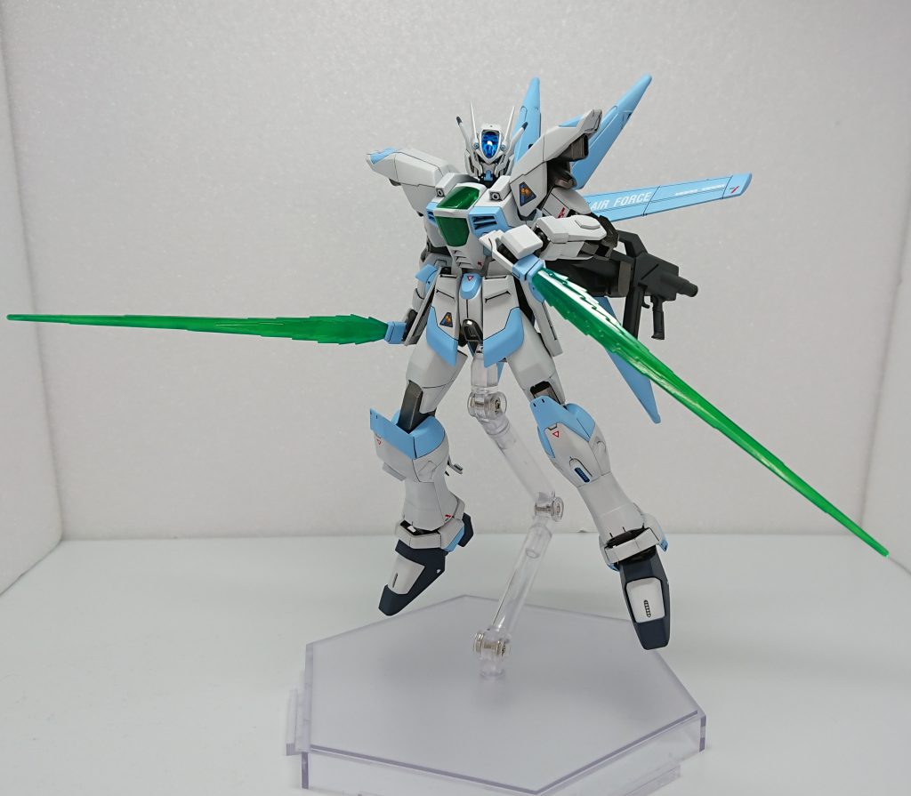 両手にサーベル装備DXのビームサーベルそのままです、根本はクリアブルーでグラデーションかけたんですが全然わかんないですね。最後までご覧いただきありがとうございます。