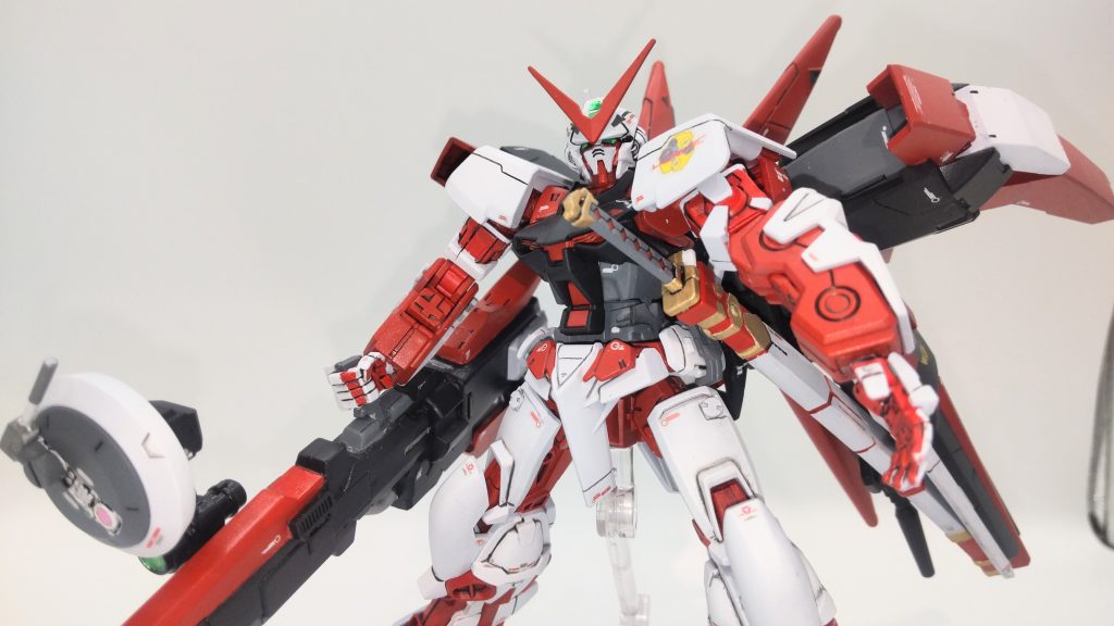 正面アップRG参考にデカール貼ったけど、ラインデカールは思ったより少なくしました。
