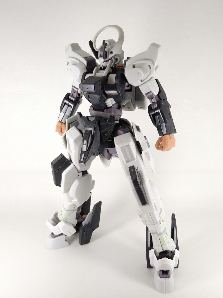 製作中の1枚です。腰パーツも下側に1mm延長し、隙間をシイタケモールドとプラ板で埋めました。ハンドパーツやシイタケモールドなどは三角屋さまの物を使用しています。