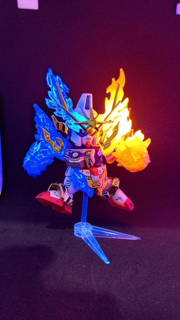 クリアーパーツは蛍光クリアーと蛍光レッドでそれぞれ塗装しているので、ブラックライトで光ります( ´～｀)