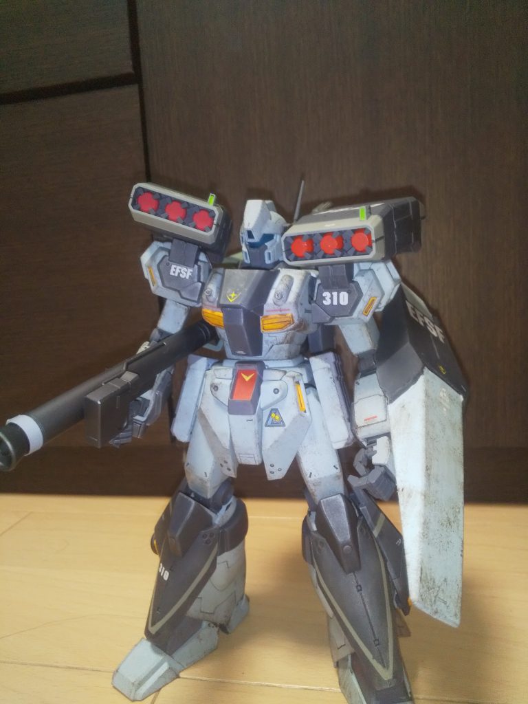 スタークジェガン。こっちは装甲をつけるためにちょっとは綺麗にしましたよ感が出るようにしました。シールドは磁石でつけています。