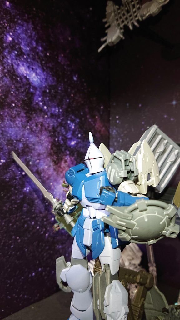 ツノを回すとモノアイが回転します！