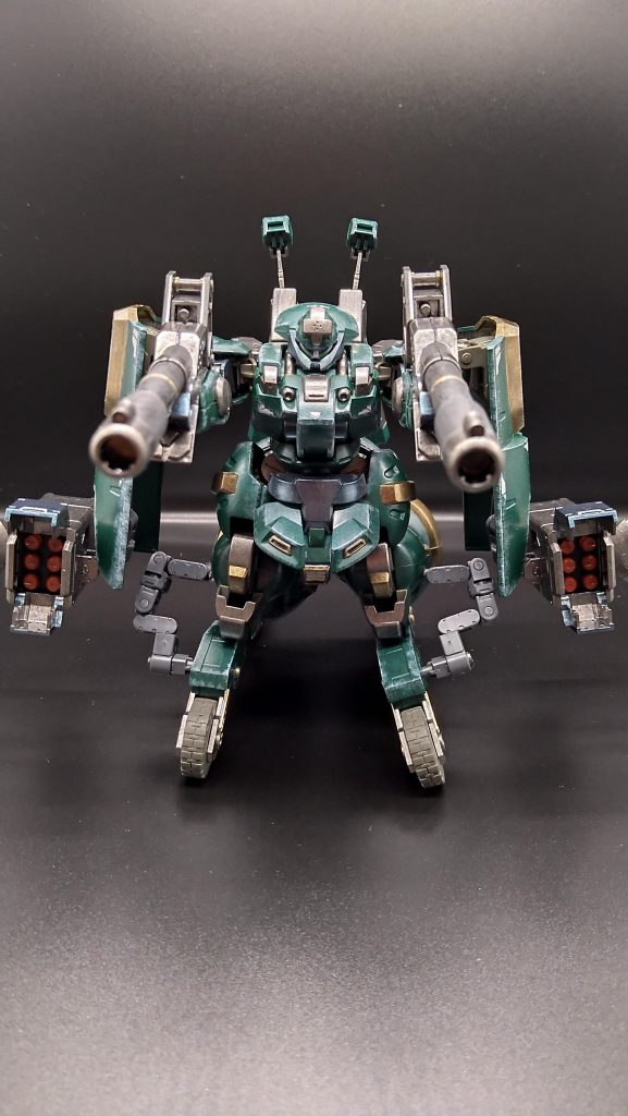 機動力強化の時はタイヤの上に正座してる状態です。