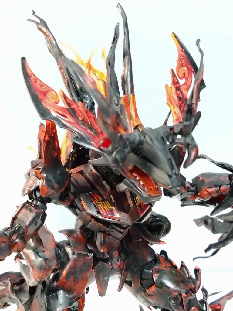 顔つきはこんな感じです。胸の部分にエアリアルっぽい部分があります。