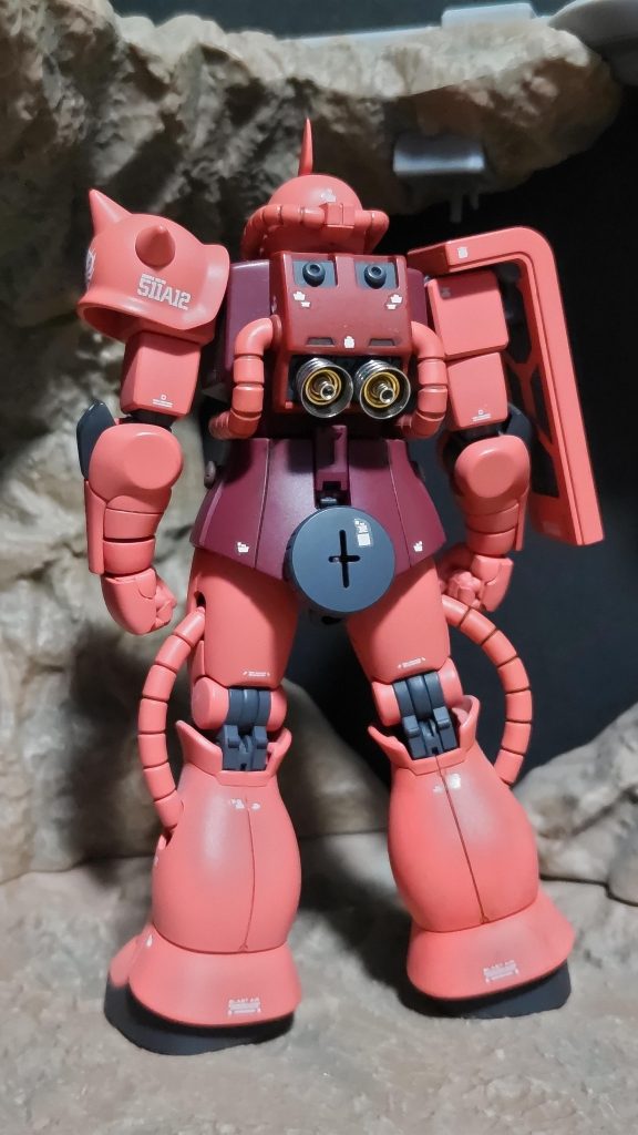 モノアイ、ハンドパーツ、スラスターは市販のものに交換しました