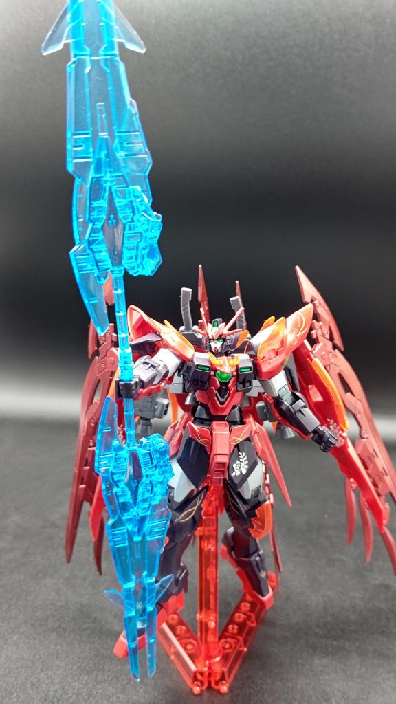 デカールの他に各所にネイルシールを使ってディティールアップを施しています。桃華ならリアルさよりも華麗さ選ぶだろうということでCAUTION系のデカールは一切貼らずに見た目重視に振り切りました。