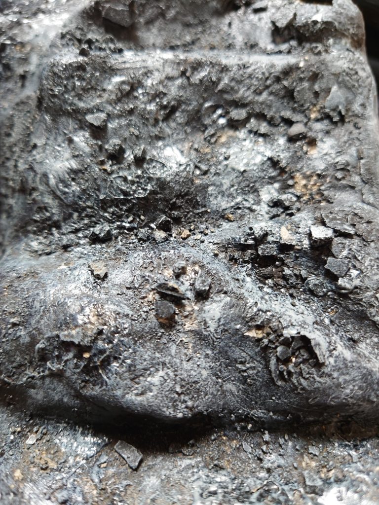 最終的にやり慣れたドライブラシで最終仕上げ。その後、ドライブラシで単調になってしまったのでMr.ウェザリングカラー4色使って塗り重ねました