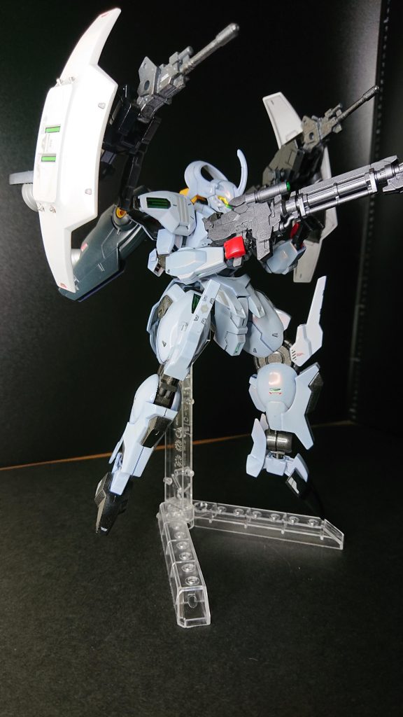 拳だけを赤くして、レッドショルダーならぬレッドナックルと呼ばれてます。