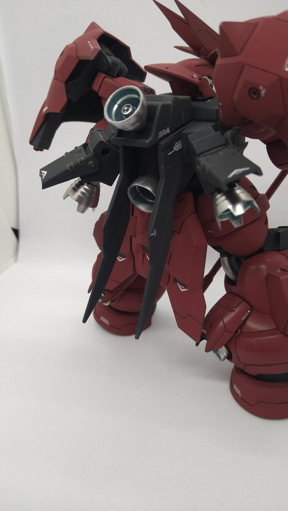 背中の変な羽？は下向きにバインダーっぽく、左右に可動するバーニアを追加。