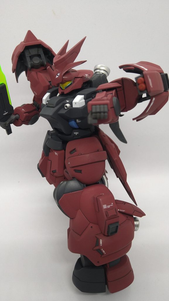 見にくいのですが肩アーマー？先端にミサイル追加。脚部スラスター追加、高機動っぽいすかね？