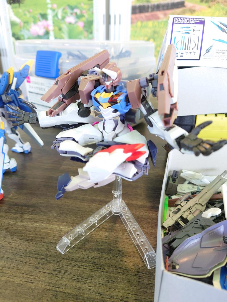 制作過程ルブリスソーンの頭部と肩パーツと胴体はエアリアルを使い下半身はルブリスを使いましたm(_ _)m最初はフェードアレイキャノンを２門にしていました腕パーツはバルバトスルプスレクスのパーツを使い異形感を出し他に脚部も鉄血のパーツを使いました