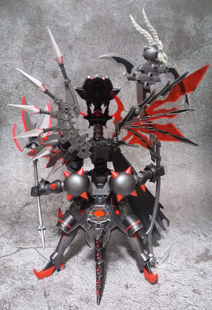 バックショット、頭部裏がスカスカでもうチョッと何とかなったかも。ダークグラスパードラゴンの翼は、左側はPLUMのプラアクト・オプション・シリーズ双刃に。アシンメトリーで邪悪さ増しを狙いました。