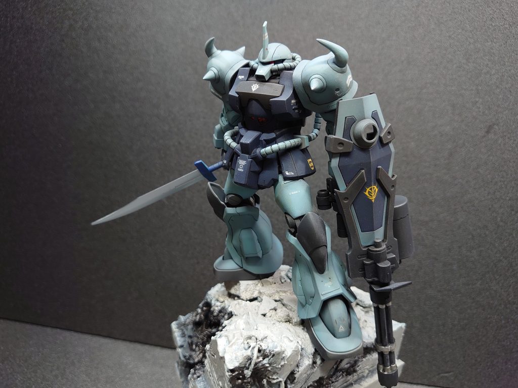 屋上?にはセメント固めて砕いたものをコンクリート破片風においています。