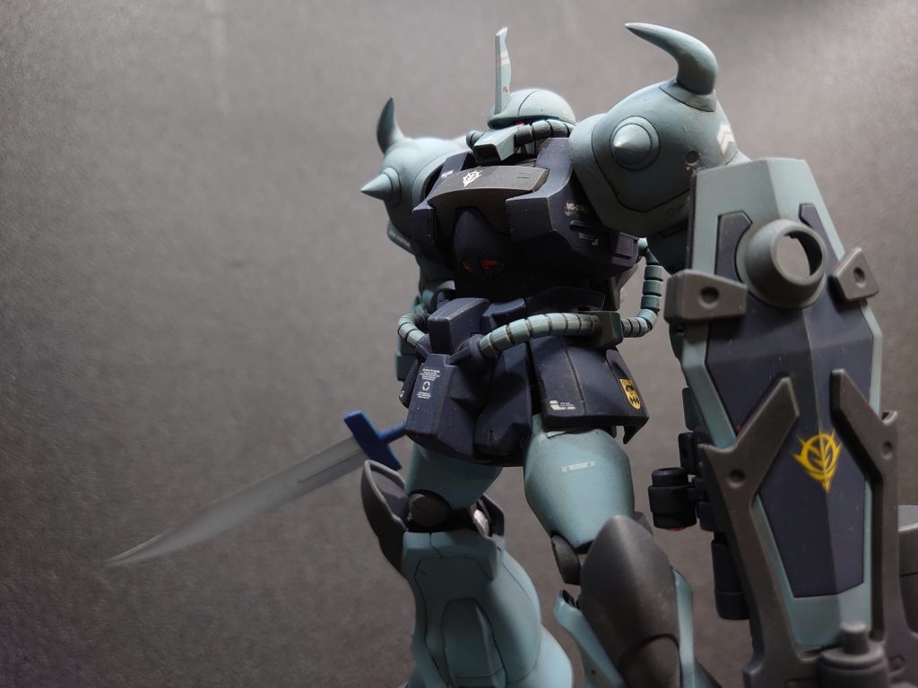 下地塗装は蛍光色も入れ何段階もグラデーション塗装しさらにウエザリングカラーでフイルタリング、シルバードライブラシなど深みを頑張ってみますた。その他ウエザリングはスケール感を損なわないよう控えめ仕上げしました、