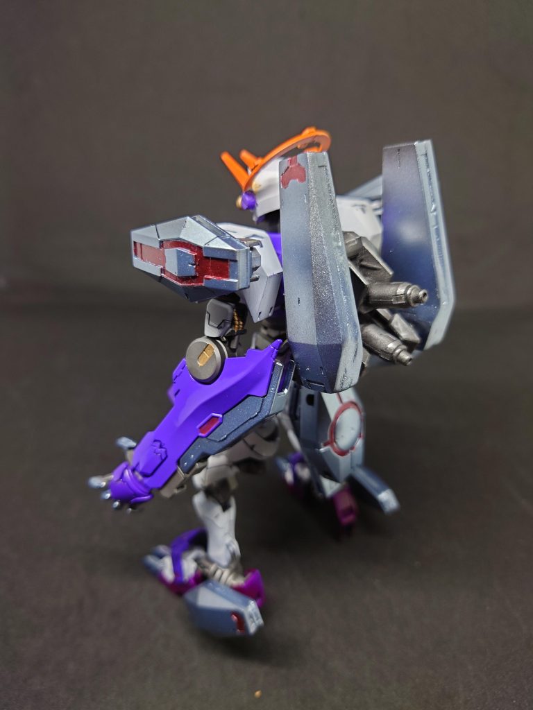 ガンダムルブリスドゥルガー（モード・ヤクシャ）四門のフェードアレイキャノンをパージしヴィマナに接続された7基のプロトガンビットを身にまとい機動力の向上とオールレンジ攻撃が可能となり近接戦闘に長けており大型マニピュレーターに搭載されているヒートクローで両断脚部に搭載したプロトガンビットからビームサーベルを展開することが可能で単騎のみで部隊を壊滅させる戦闘力を誇る