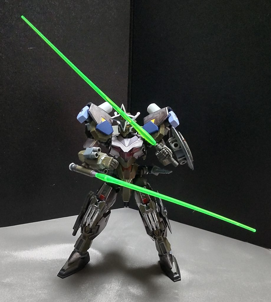 ・ビームサーベル右腰部に装着されているのと、右腕のヒートロッドを反転する事によって展開する計2本のビームサーベルがあります。しかし、このガンヴォルヴァは忍者刀メインで戦う為、あまり使用されません。