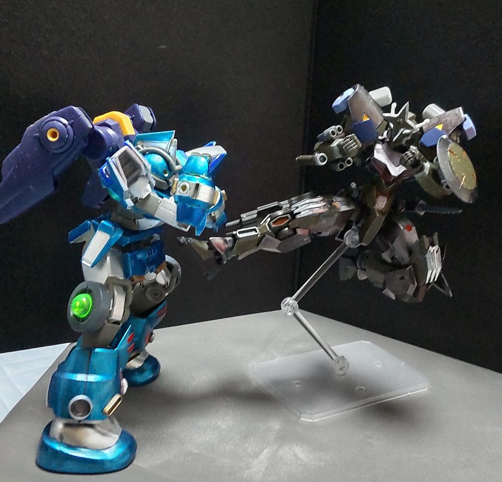 素早い動きで蹴りを行い、相手を翻弄する。