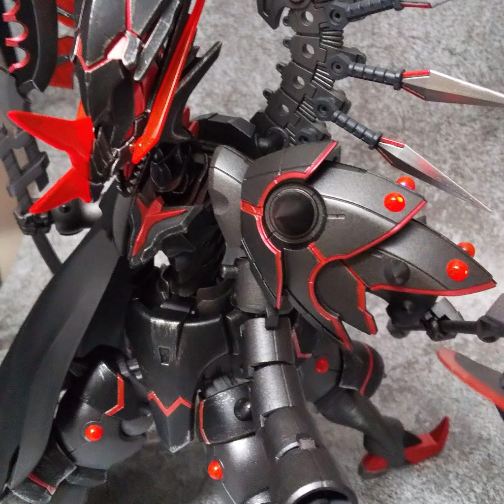 左肩、左腕は30MMの戦国アーマー。