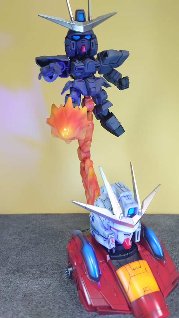 ビルドバーニングガンダムヘッドディスプレイと合体させました。