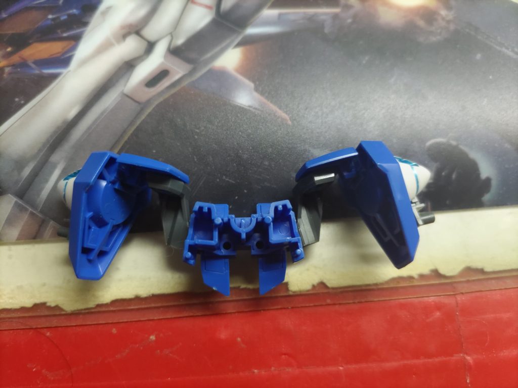 バックパックダブルオーの背中のブロックを用意します