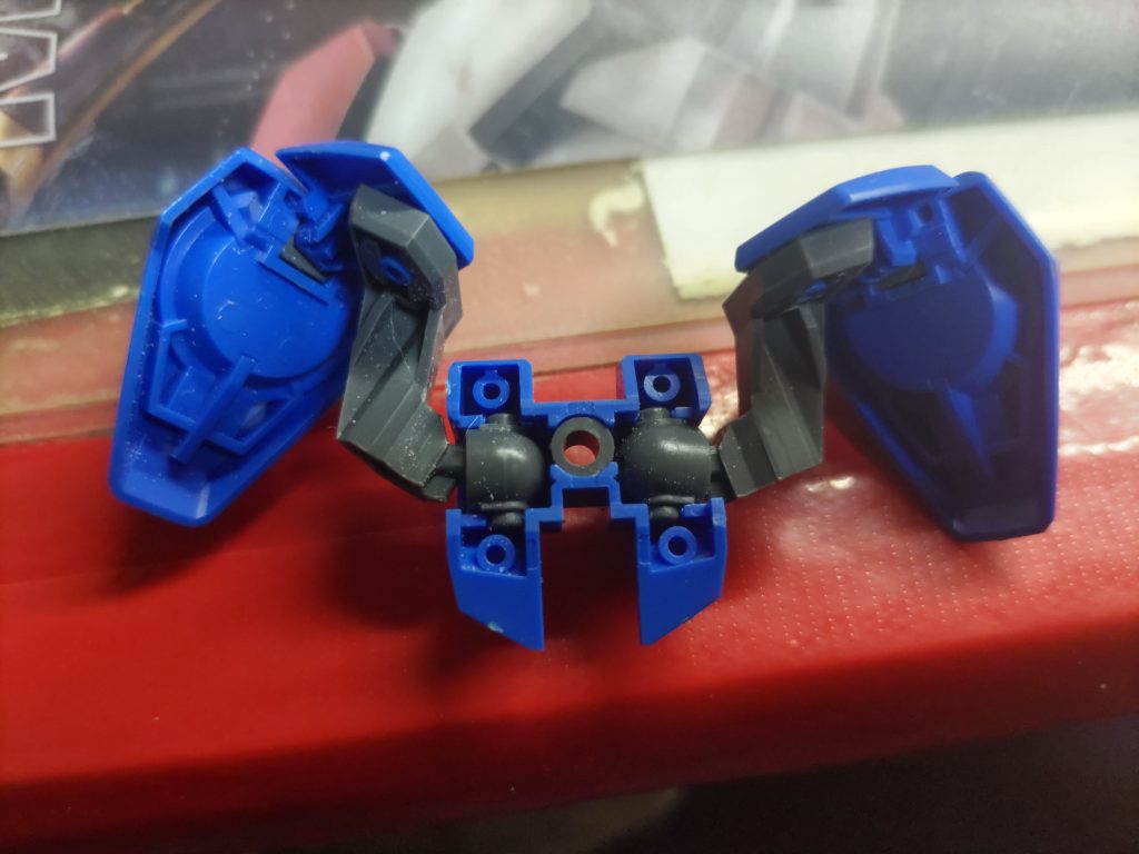 オーライザーの接続穴が緩かったのでポリキャップにします