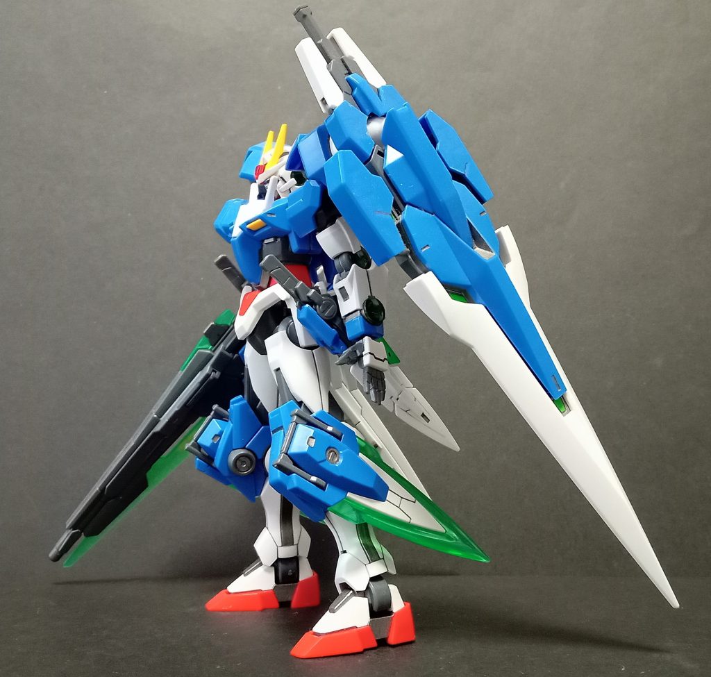 各部装甲内側面や関節周りのグレー部をメタリックグレー、左肩のバスターソード内発光部は明るめのパークグリーンを使用してあります。 