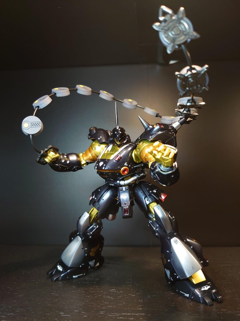 さあ来い❗戦い方を教えてやる❗と暴れるケンプファー氏