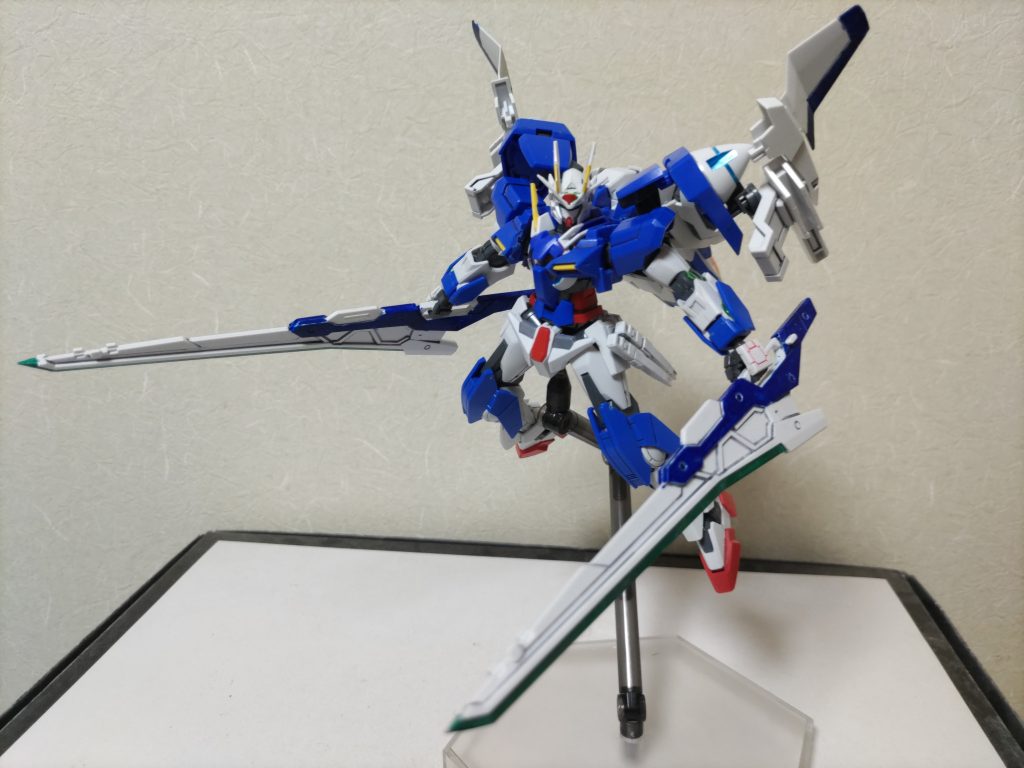 GNバスターソードⅢザンライザーの武装と同じもの。肩装備時には盾としても扱う