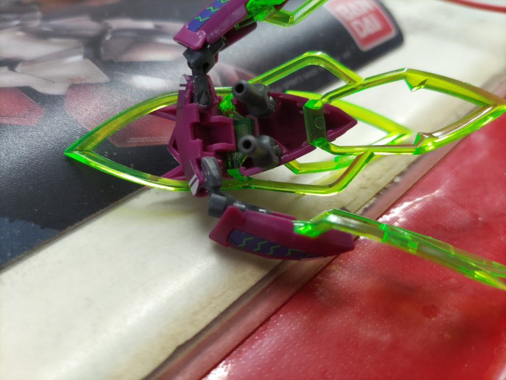 ハチドリの羽と足はボールデンアームズの球体関節を使用