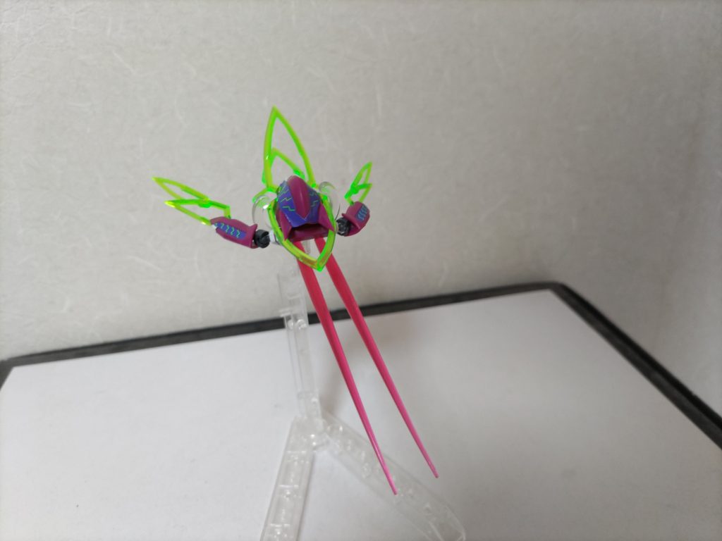 ハチドリビット下部にはビームバルカン兼ビームサーベルとなる足が搭載されている