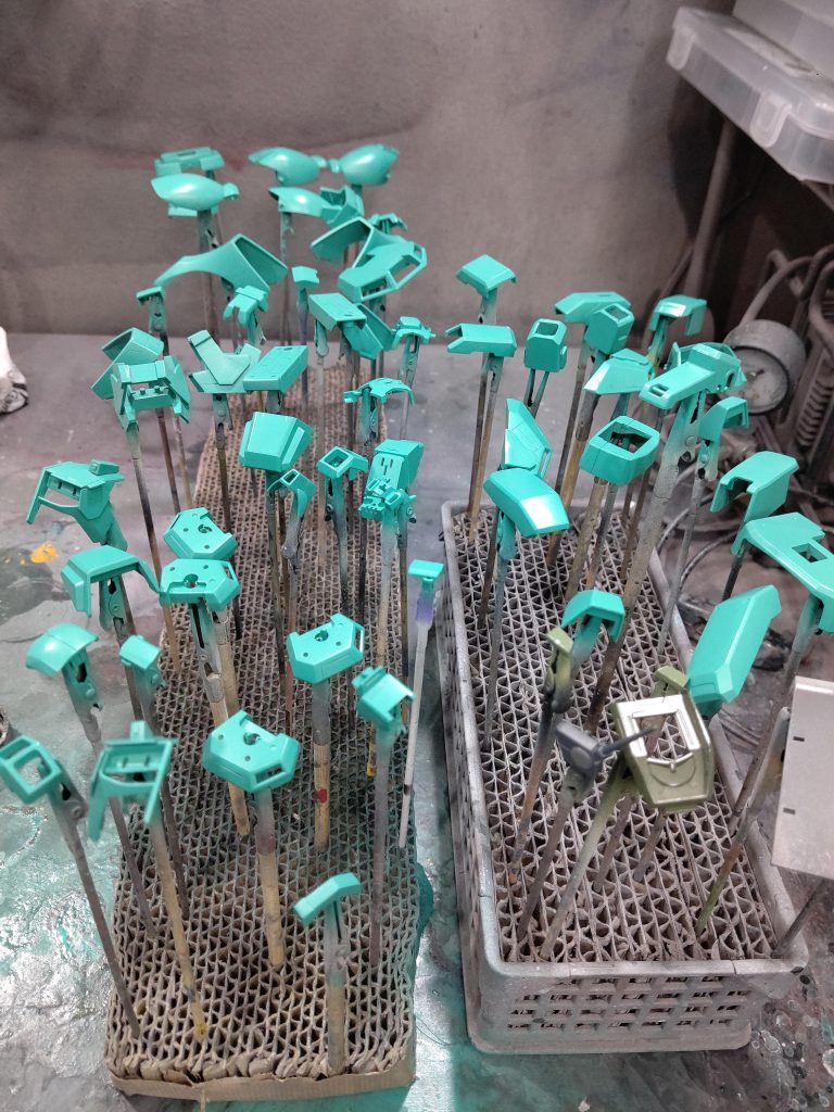 ジェガンのグリーン色を再現するのに苦労しました。