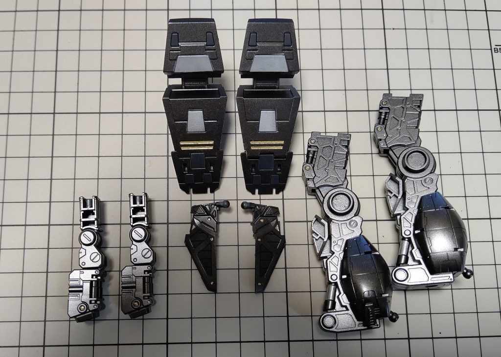 足裏や内部フレームも簡単に塗り分けてます。 