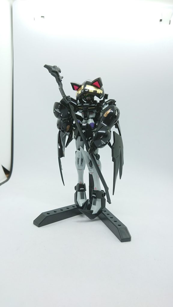 羽自由に動くのでこんなポージングもできます