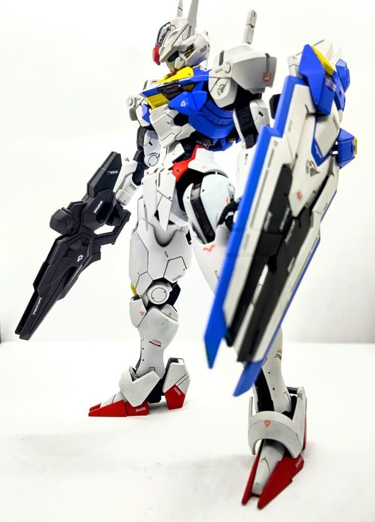 カラーレシピ本体白:Gカラー/コールドホワイト本体青:Gカラー/アイスコバルトブルー関節グレー:Gカラー/ニュートラルグレーIV+ミッドナイトブルー+Exブラック+ブライトレッド+アイスコバルトブルー 本体赤:Gカラー/ブライトレッド本体黄色:Mrカラー/キアライエロー各部センサー:G.ラー/プリズムパステルミントグリーブルー下地→蛍光ブルーグリーンバルカン:Gカラー/ブレードシルバーパーメットスコアディテール/Gカラー/ブレードシルバー下地→Mrカラー/アメジストパープル→クリアレッドとクリアオレンジのグラデーション仕上げは本体:Gカラー/Exフラットクリアー プレミアムつや消し パーメットスコアのカバーや各種センサー:Mrカラー/スーパークリアIIIUVカット 光沢