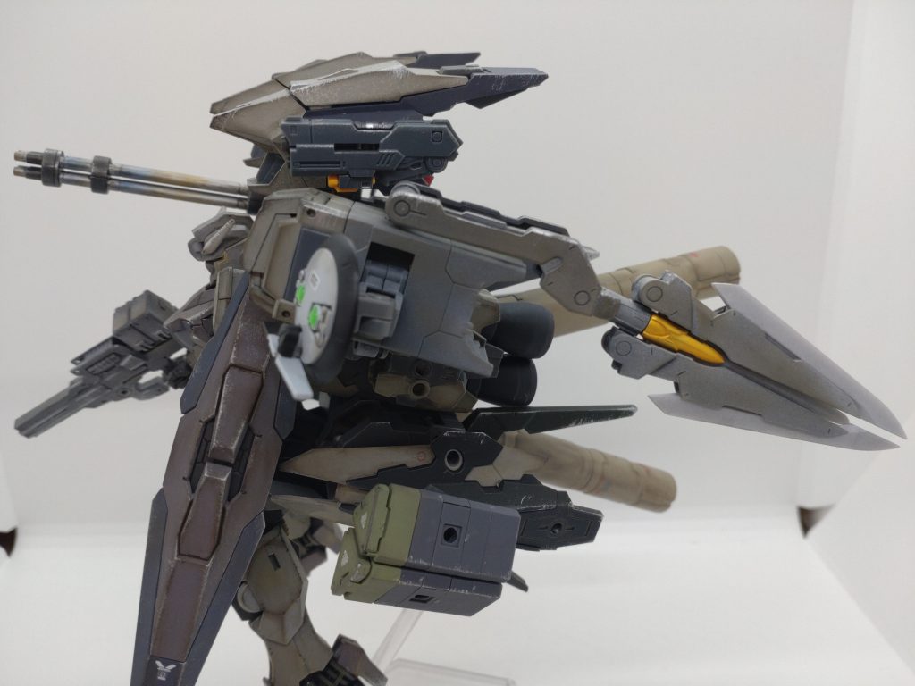 反対側には、加速力を活かした突撃戦法が出来るよう、伸縮式のランスを搭載！