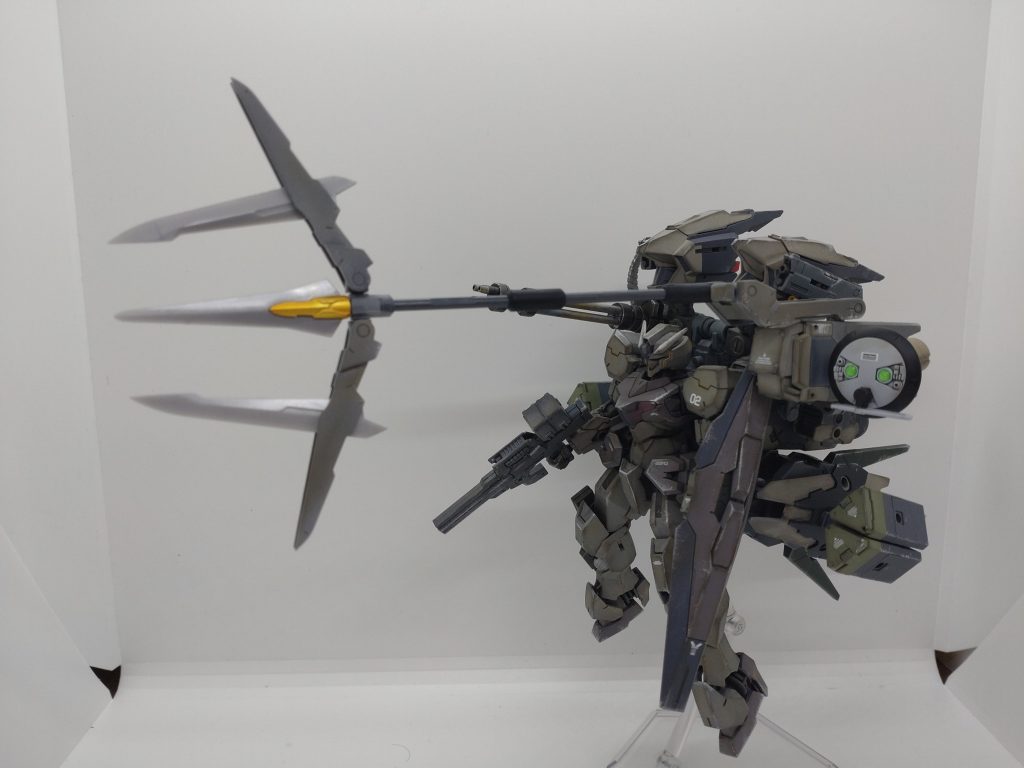 前方に展開できます。やはりどんな装甲でも撃ち貫くのみです。え？　こんなの当たらない？　逆に壊れる？ちょっと何言ってるのかわかりませんね。スパロボでもこういうの強いじゃないですか。