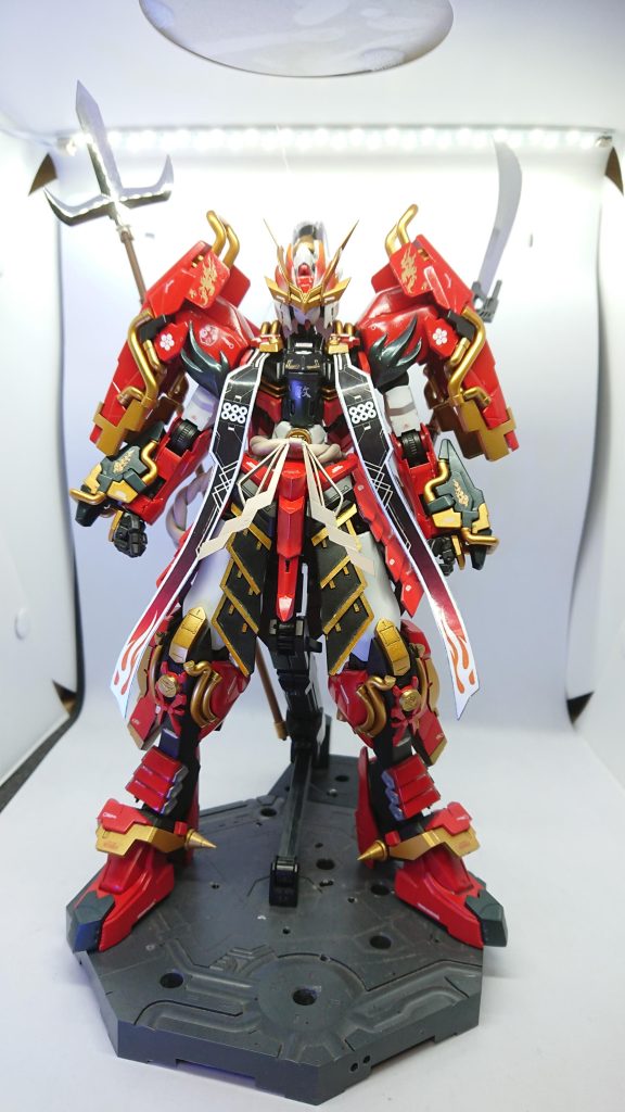 正面腰回り胴回り真田の部品は海外版つかえないのでプラ板、パテでスクラッチ難しかった😅