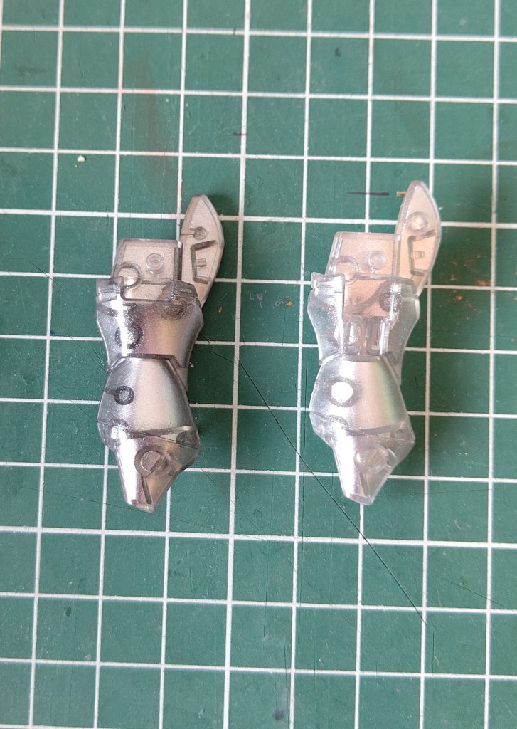 シルバーのみと比べて、クリアパーツながらかなり重厚感が出たと自分ではかなり満足しています。重厚感が出すぎるので好き嫌いは分かれそうですが。