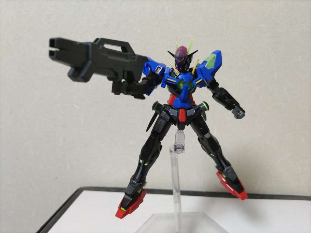 演算機能特化型のため戦闘面ではガンダムマイスターに比べて今ひとつだが多彩な武装を使用できる