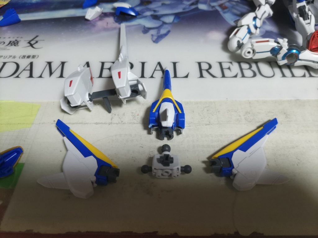 30MMのパーツをコアにボールデンアームズの球体関節でV2ガンダムの羽と機首を接続