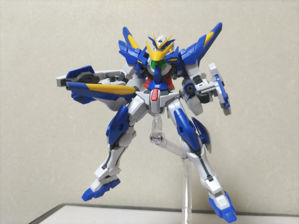 GNブースターライフル腰部に搭載されているブースター兼可変速ビームライフル銃身から粒子を放出することでブースターとして機能するヴェスパーのように低速で高威力のビームから、高速で貫通力の高いビームを銃口から放つ