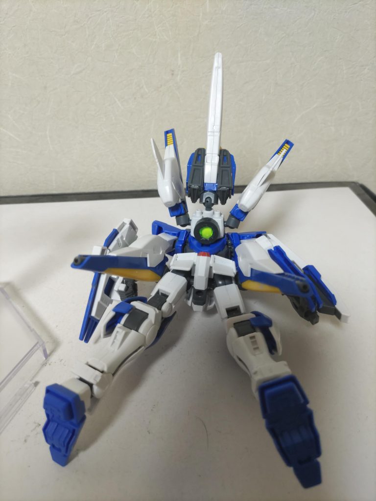 バックパックのGNドライヴは合体時機体の見えない部分に移動します