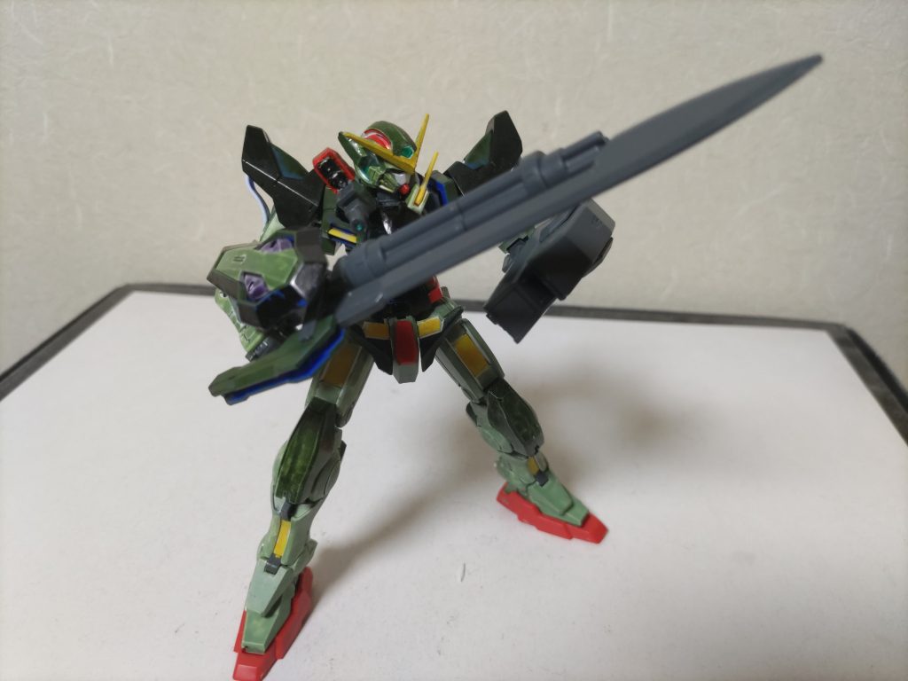 GNソード/G右腕武装ブレードを展開することでブレードモードとなる