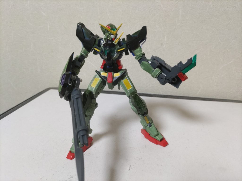 GNバルカンナイフ右肩のバルカンはヒートナイフとして近距離戦闘を行う