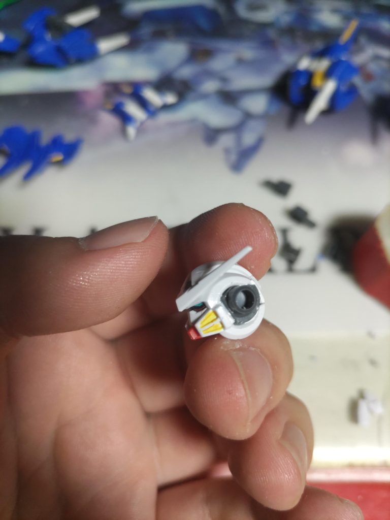 カスタマイズの幅を広げるために頭部の耳にジョイントを設置