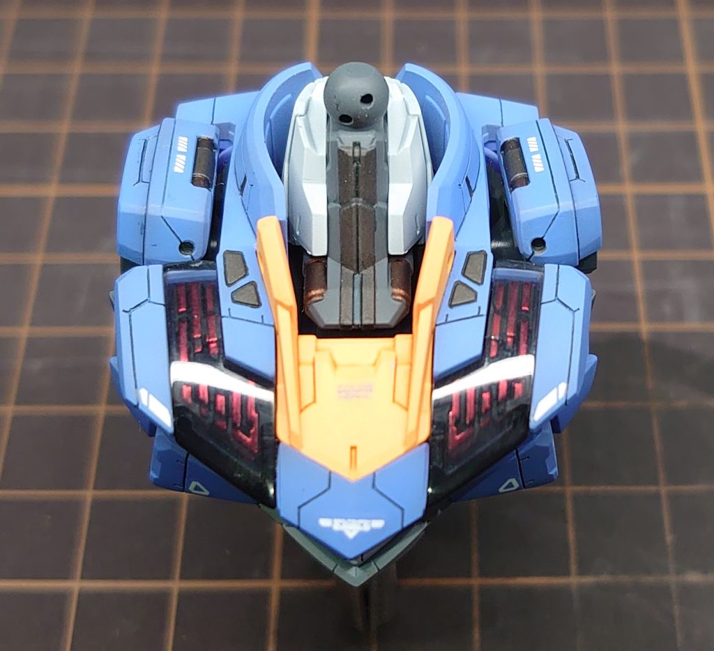 ＜シェルユニット＞メッキの上にメタリックレッドを軽くふいた後、発光部以外はブラックで塗り、ラインが強調されるようにしました。ライトブルーは下地にパープルサフを吹いて軽いて軽くグラデーション入れたり。