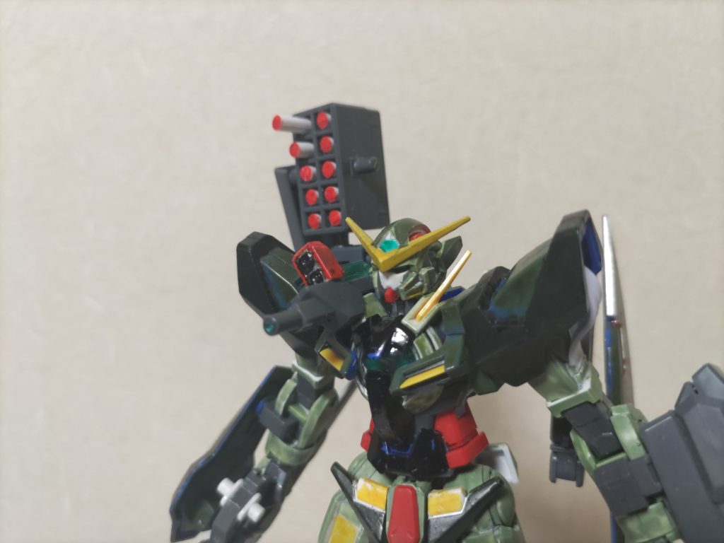 GNミサイルポッドミサイルは一本ずつ手作りなので一本ずつ発射出来ます