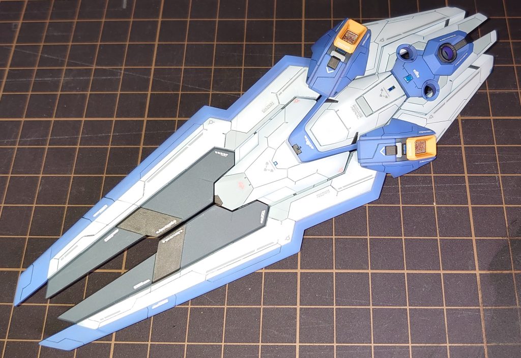 ＜エスカッシャン＞パネルラインを入れて情報量マシマシに。デカールは、付属のテトロンシールを使わずに1/144HGエアリアル用に販売されている水転写デカールを使用。スケール違うが意外とマッチしたり。